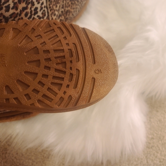 BNIB child's Wi-Fi Fuzzy leopard print boots! - Picture 5 of 11